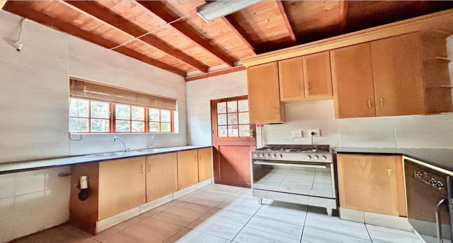To Let 5 Bedroom Property for Rent in Melodie North West
